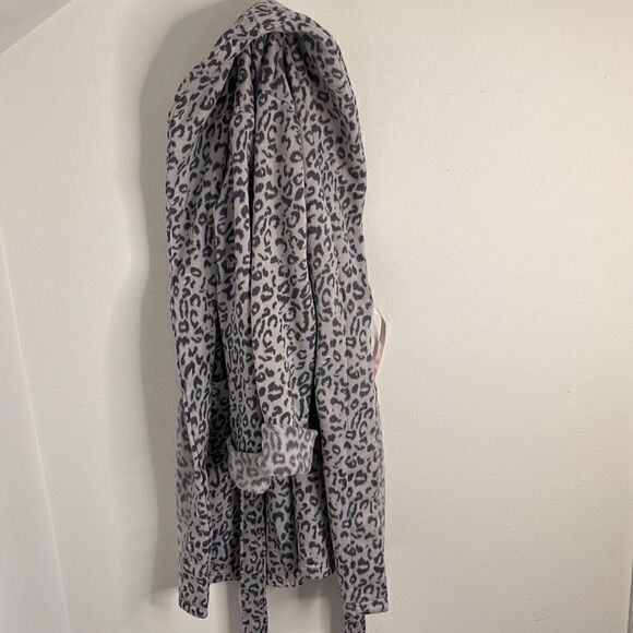 Victoria Secret bathrobe. Leopard print. Belted waist. Interior ties. Size XS. - Picture 6 of 6